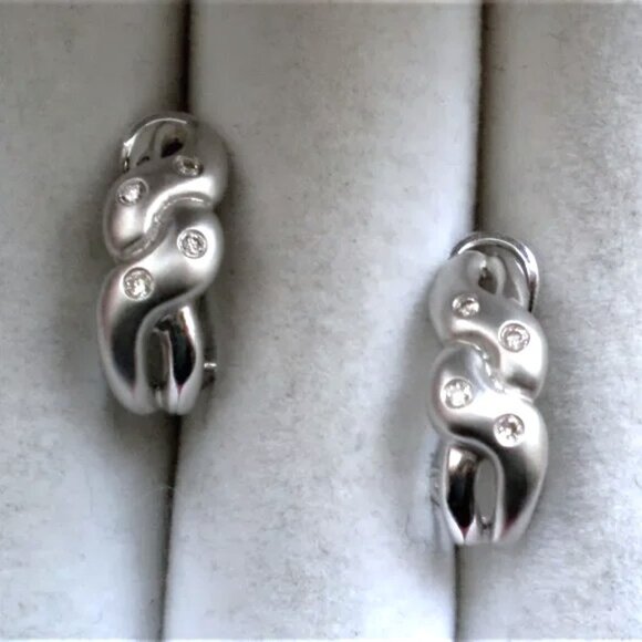 Vintage Solid 14K 585 White Gold Burnished Diamond Cluster Omega Back Earrings - Picture 5 of 6